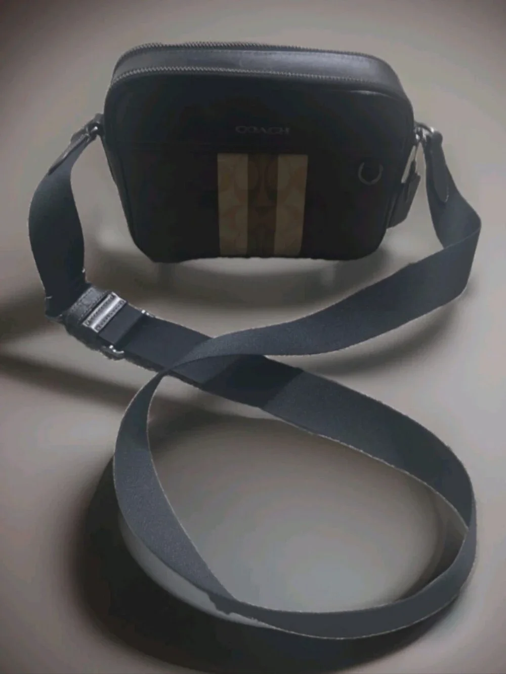 Pre-loved Coach mens/unisex Coach Graham Crossbody,inner and outer pockets